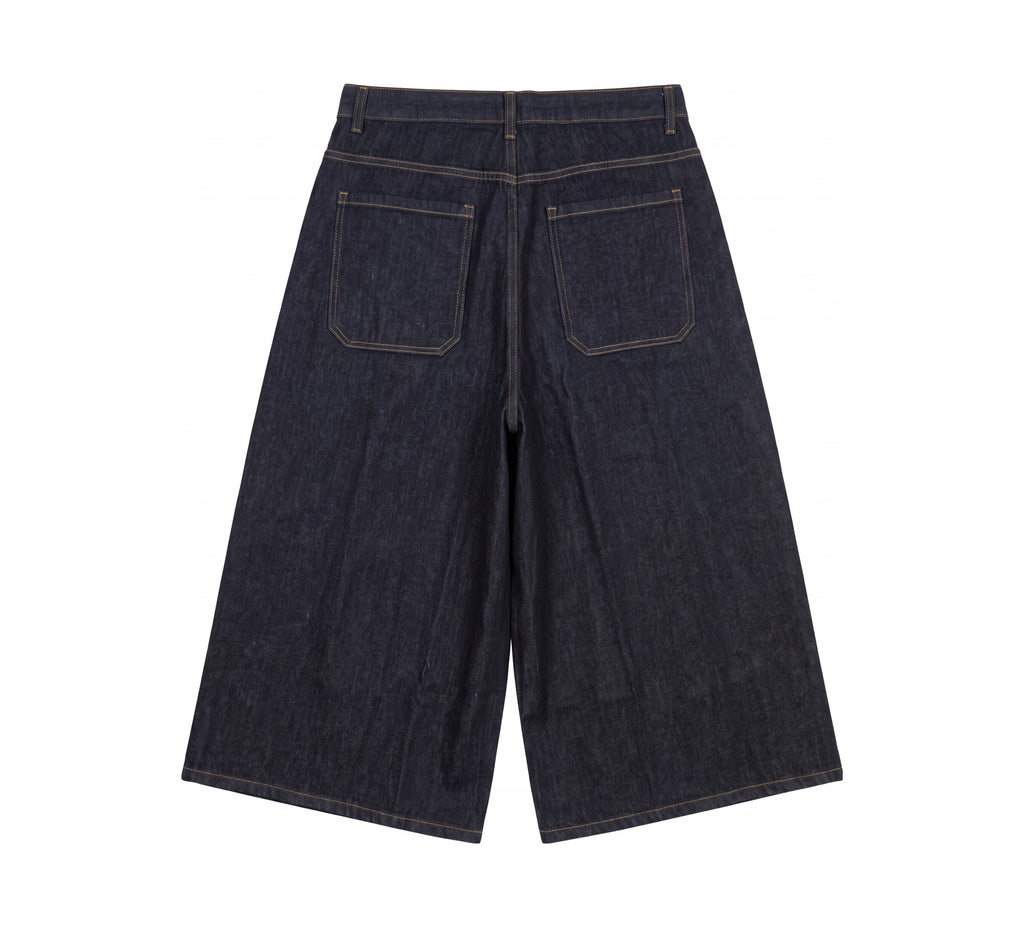 Giant pleated shorts